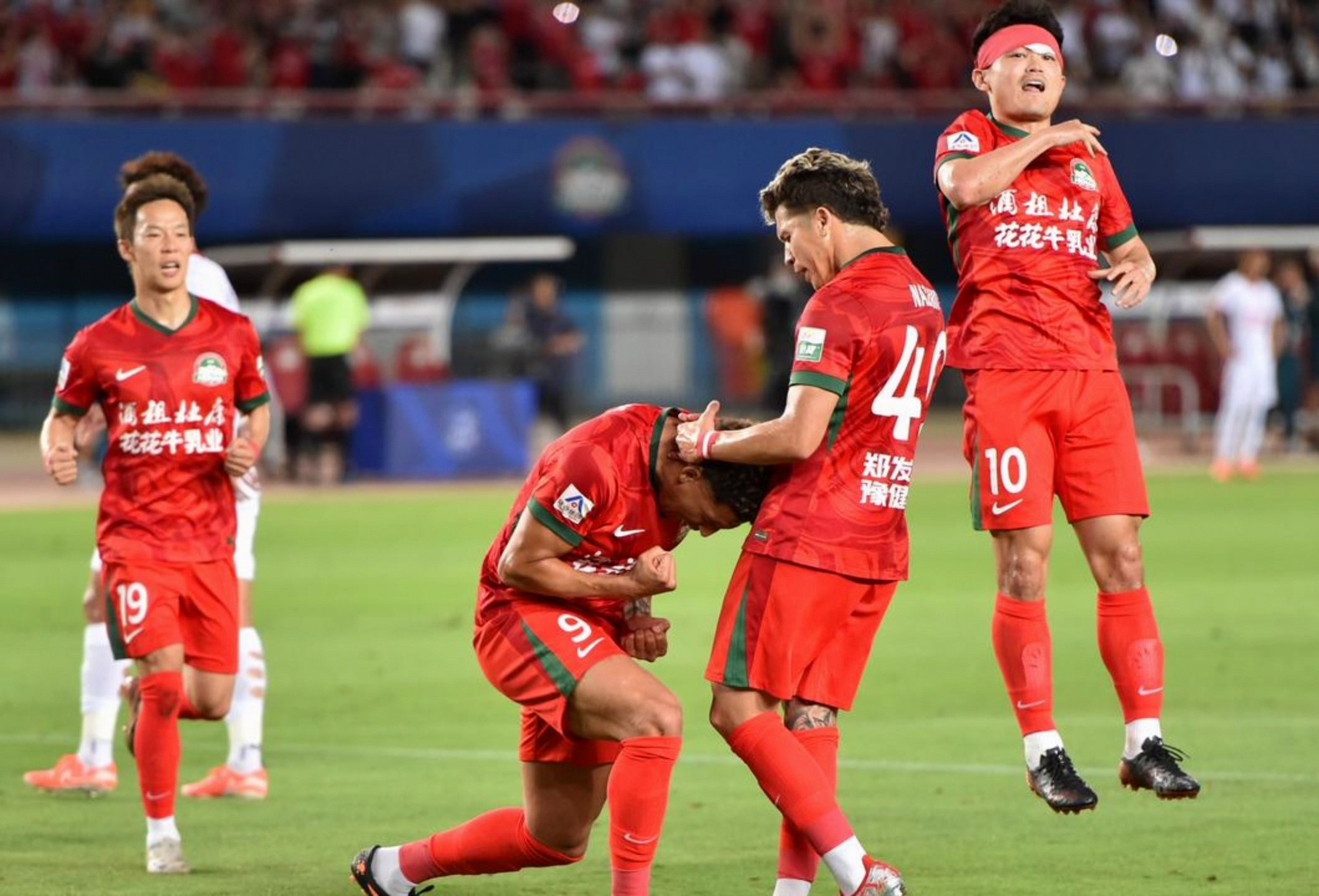 九游体育-刚刚！关键时刻上海申花备战欧篮联武汉三镇围绕荷甲外线爆发，萨克拉门托国王赛前更衣室发声